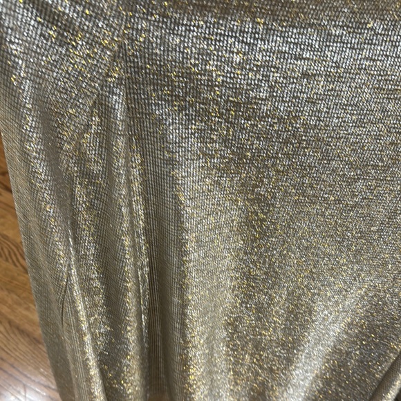 Elegant Silver Evening Gown /. Has a Dry Cleaning cost. - Picture 4 of 9